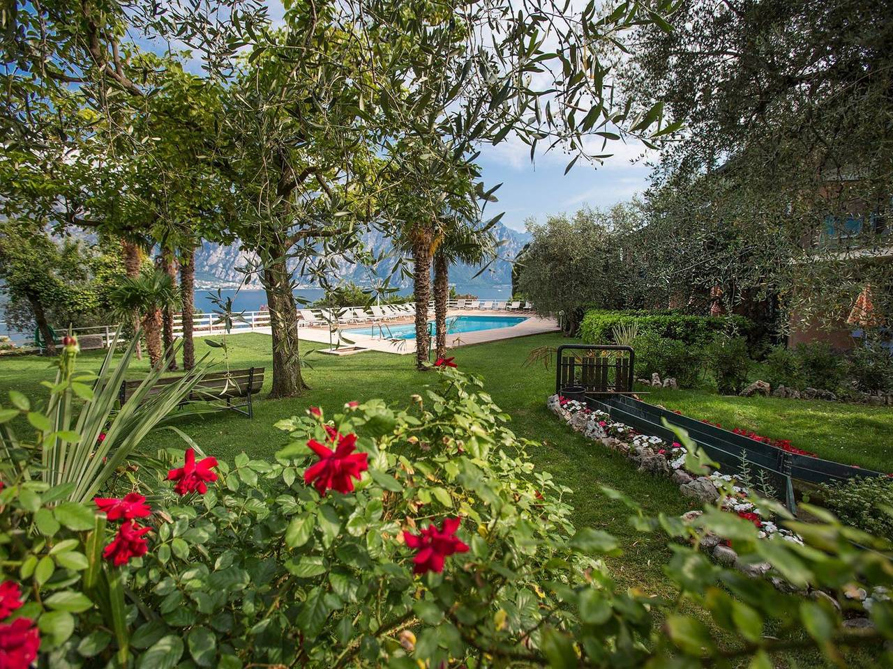 Apartamento entero, Zwei-Zimmer-Wohnung mit Seeblick, Grill und Gemeinschaftspool in Malcesine, Montañas Garda
