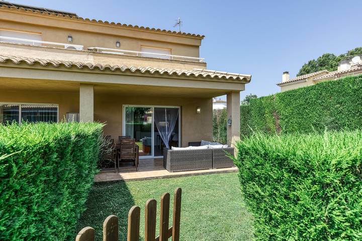 Ferienhaus 'Casa mit Pool' mit Bergblick, WLAN und Klimaanlage in l'Escala, Oberampurien