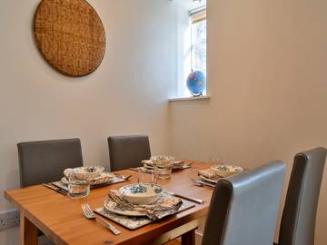 Vacation Rental for 4 Guests in North Wessex Downs, South West England, Picture 3