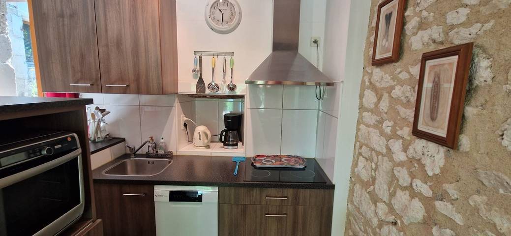 Romántica gîte Cezanne con jacuzzi, dos terrazas y vistas al atardecer en Lot-et-Garonne in Douzains, Región de Villeneuve-sur-Lot