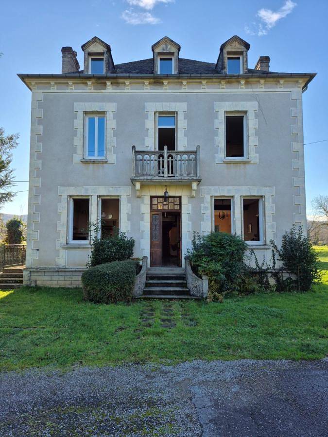 Location de vacances pour 11 personnes, avec terrasse et vue, animaux acceptés à Saint-Laurent-les-Tours