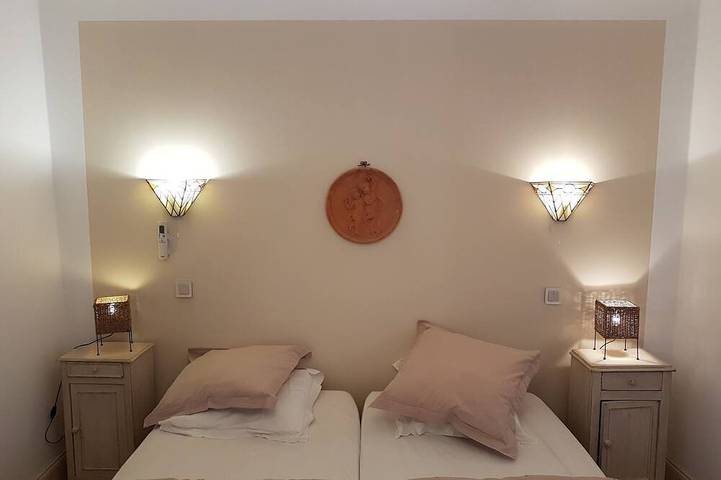 Gîte pour 4 personnes, avec jardin à Saint-Philippe-d'Aiguille - 2