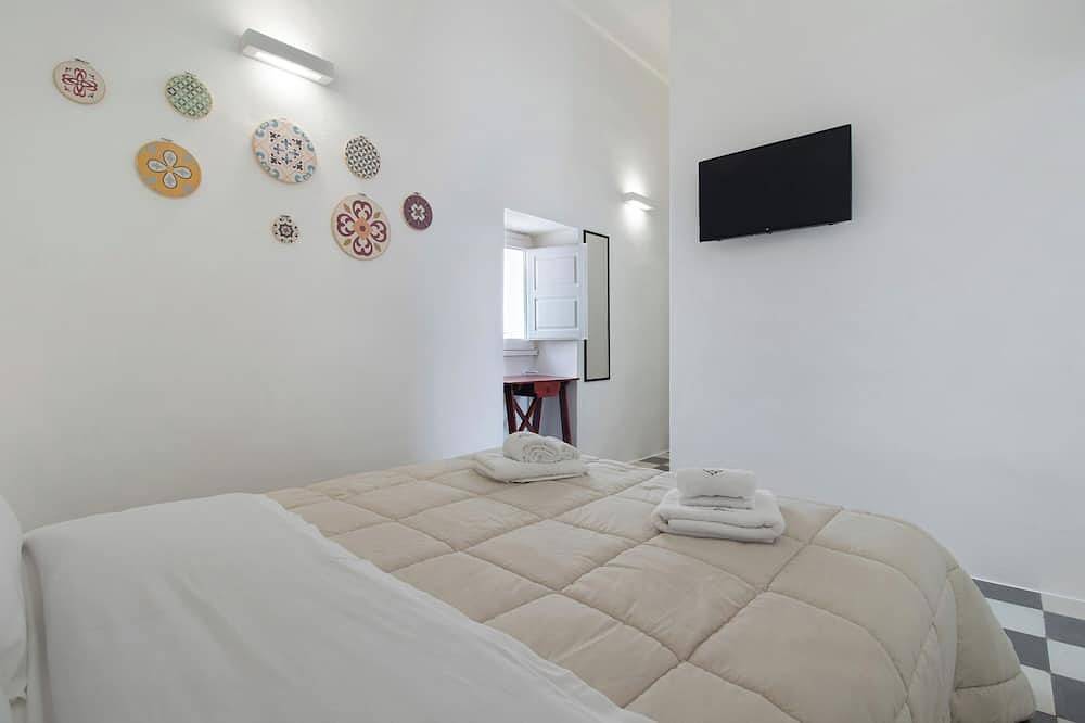 Appartamento intero, Appartamento 'Rosone' con balcone, Wi-Fi e aria condizionata in Fasano, Salento
