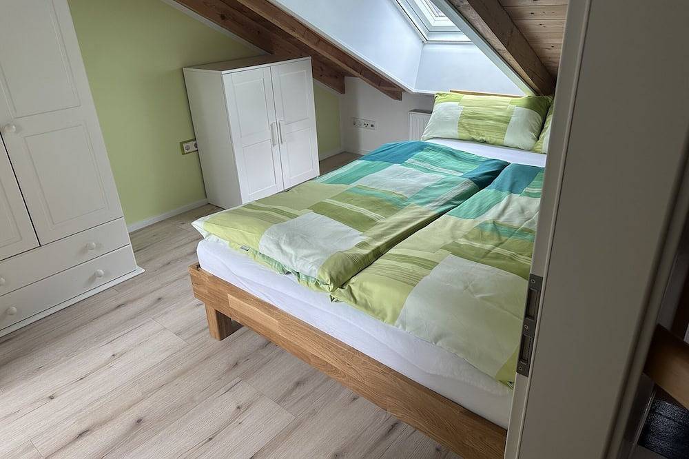 Ganze Wohnung, Ferienhaus 60qm mit überdachter Terrasse in Ochsenfurt, Fränkisches Weinland