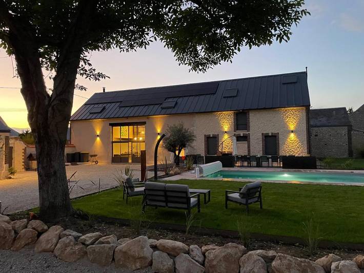 Gîte pour 15 personnes, avec piscine ainsi que jardin et vue dans Moriers