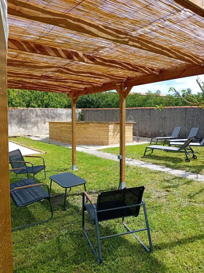 Gîte pour 8 personnes, avec terrasse ainsi que jardin et piscine à Saint-Martin-Lalande - 3