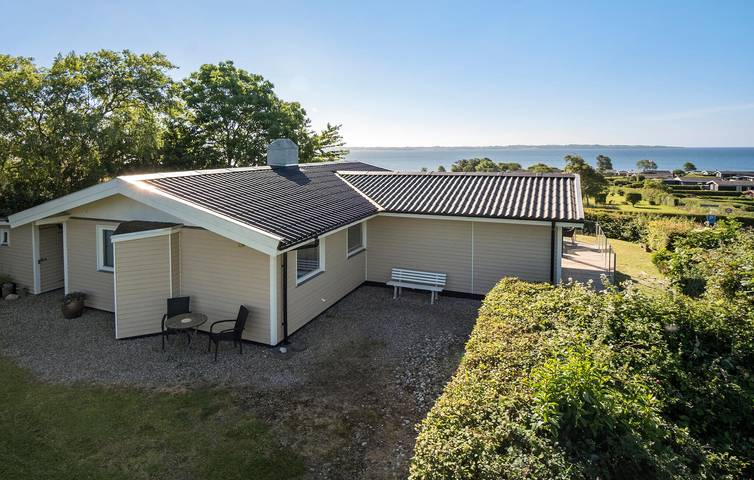 Feriehus for 5 personer, med terrasse - 1