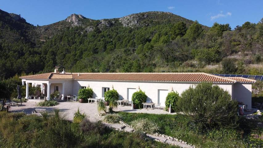 Ferienwohnung für 2 Personen, mit Terrasse und Garten sowie Pool und Ausblick in Adsubia