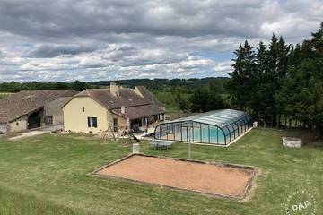 Gîte pour 25 personnes, avec piscine et jacuzzi dans Rayet