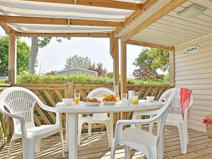 Camping Domaine de la Brèche - Mobilhome 6 personnes - Comfort | 3 Ch. | 6 Pers. | Terrasse simple in Varennes-sur-Loire, Vallée de la Loire