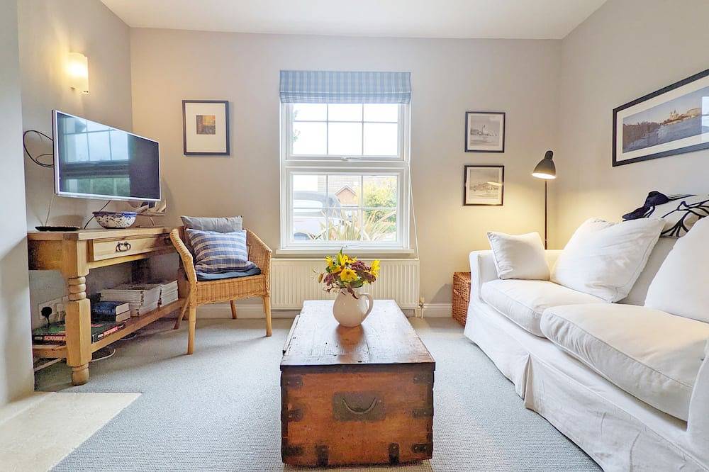 Dolphin Cottage -  a cosy cottage that sleeps 4 guests  in 2 bedrooms in Hayling Island, Havant