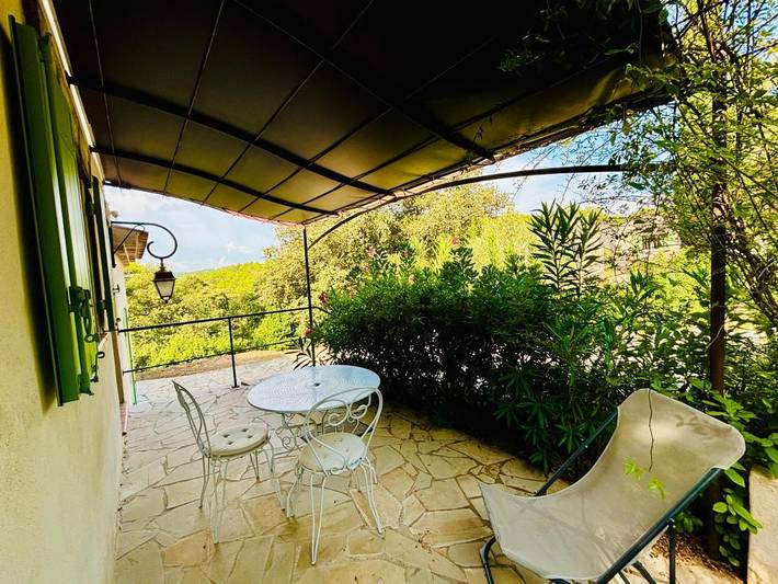Chambre d’hôte pour 2 personnes, avec terrasse et vue ainsi que jardin et piscine, animaux acceptés à Taradeau - 2