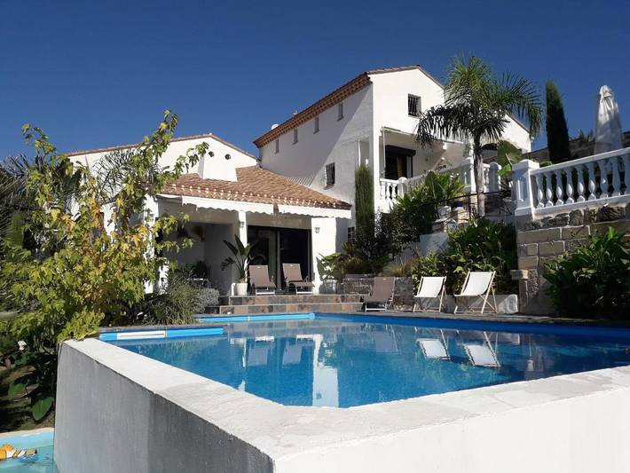 Villa pour 25 personnes, avec piscine ainsi que vue et jardin