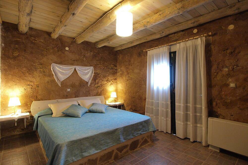 ★ Luxurious stone villa, totally private pool, peaceful, near sea, Wifi, parking in Maleme, Chania und Umgebung