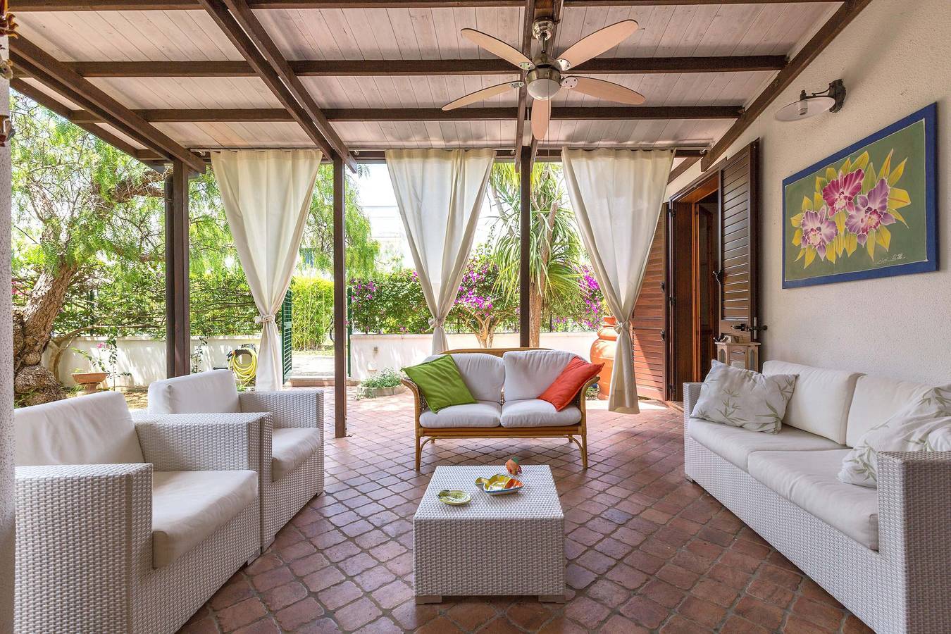 Villino Pepe Rosa by Barbarhouse in Torre Dell'orso, Lecce Province