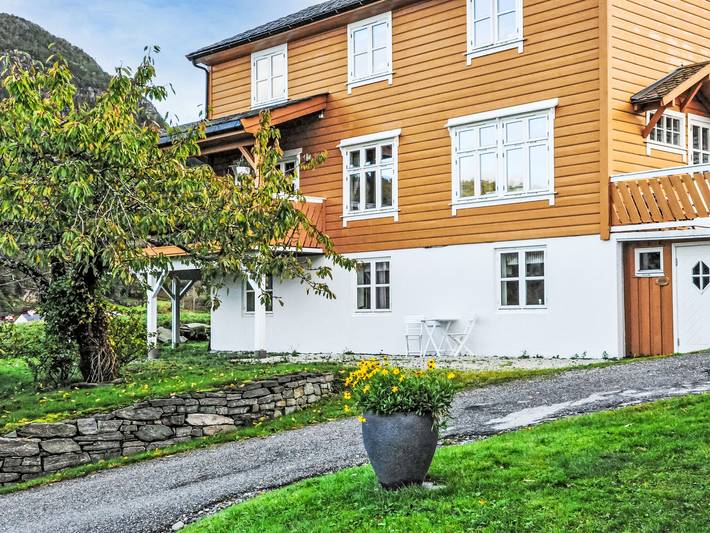 Ferienwohnung für 4 Personen, mit Seeblick und Garten sowie Terrasse, mit Haustier