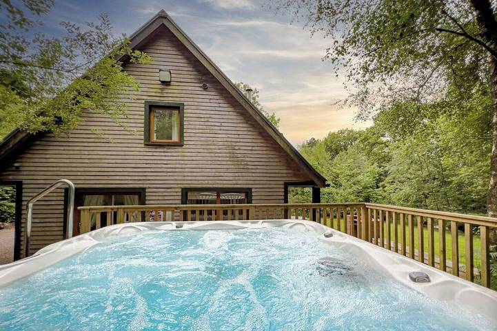 Cottage for 8 people, with hot tub and garden in Alton Towers