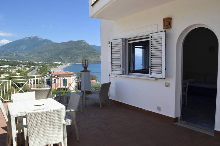 Apartamento entero, Cannicelle   Apartment with sea view located inside the Residence le Ruve Bianche with swimming pool and private beach in Vibonati, Cilento Coast