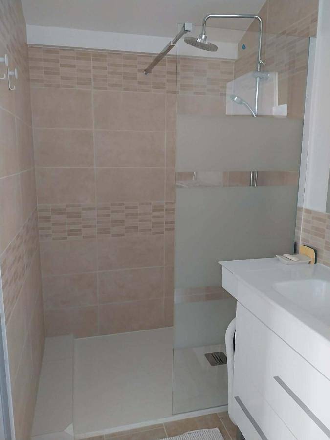 Gîte pour 2 personnes, avec jardin ainsi que vue et terrasse à Marennes - 3