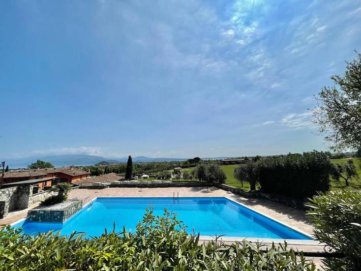 Ferienhaus für 6 Personen, mit Terrasse und Garten sowie Pool und Ausblick