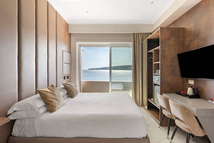 Room for 2 people, with balcony in Naples