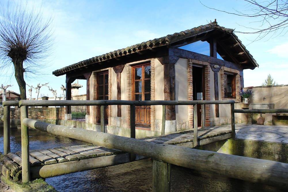Cottage 'La Morada Del Molinero' with Private Garden and Wi-Fi in San Martín del Obispo, Saldaña