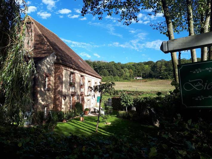 Location de vacances pour 2 personnes, avec Terrasse ainsi que Jardin et Vue dans Longny-les-Villages