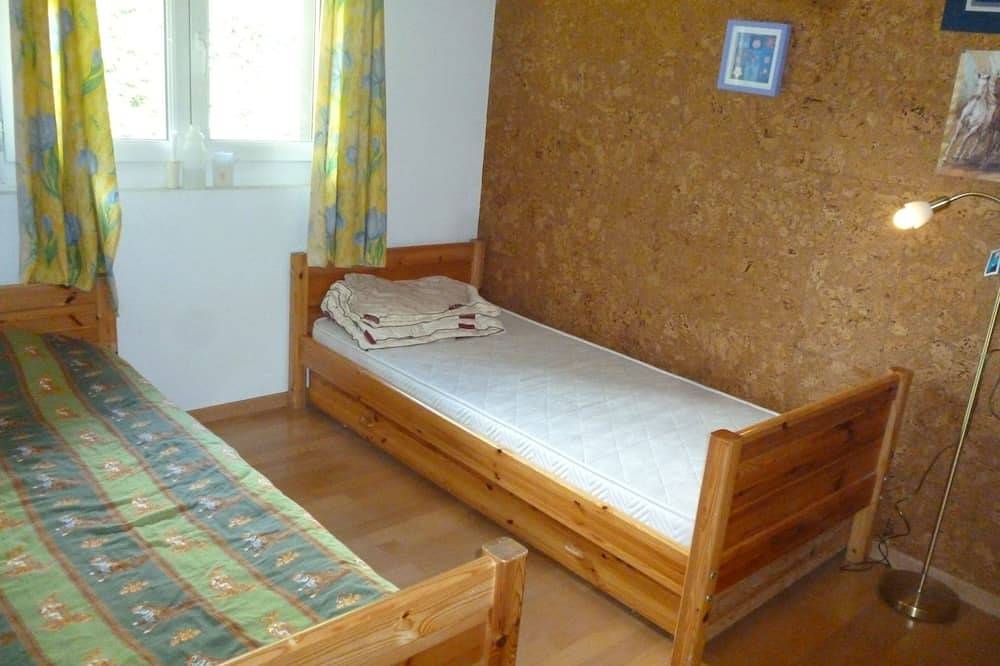 Home for Rent. Residential, 10mins from town, 2mins from lake, public transport. in Genthod, Lago Lemano