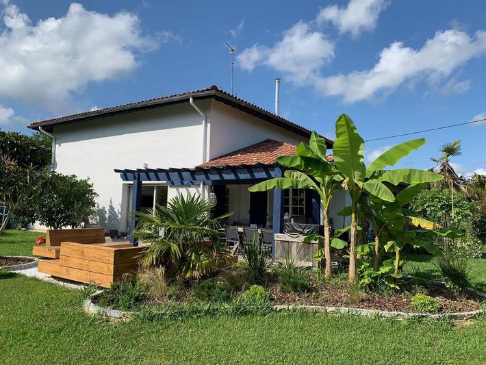 Location de vacances pour 10 personnes, avec Terrasse ainsi que Jardin et Vue à Biaudos