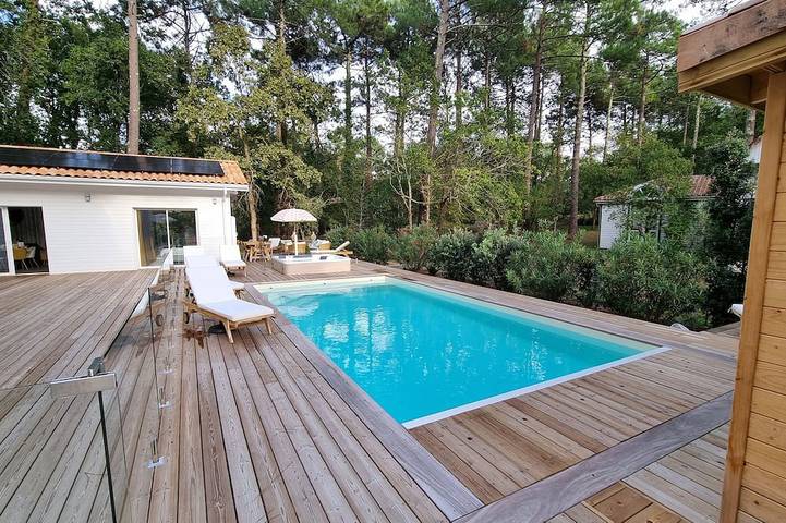 Chalet voor 4 personen, with tuin and whirlpool as well as sauna in Biscarrosse