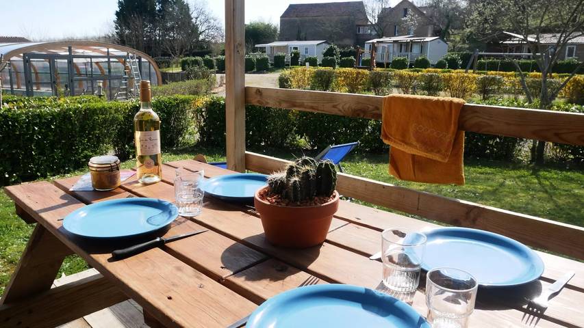 Camping pour 5 personnes, avec piscine et terrasse dans Périgord Noir - 4