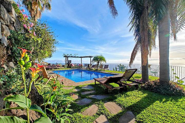 Gîte pour 4 personnes, avec piscine ainsi que balcon et jardin