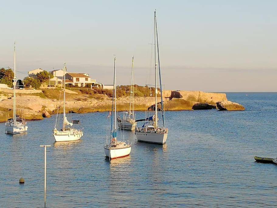 Vue mer - Maison de village - Gîte T3 Plage 50 m in Carro, Martigues