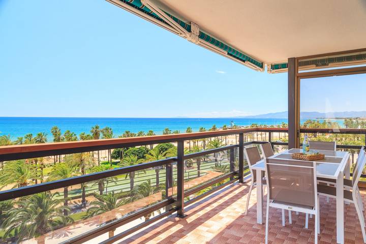 Last minute apartment for 10 people, with Terrace and Pool in Salou