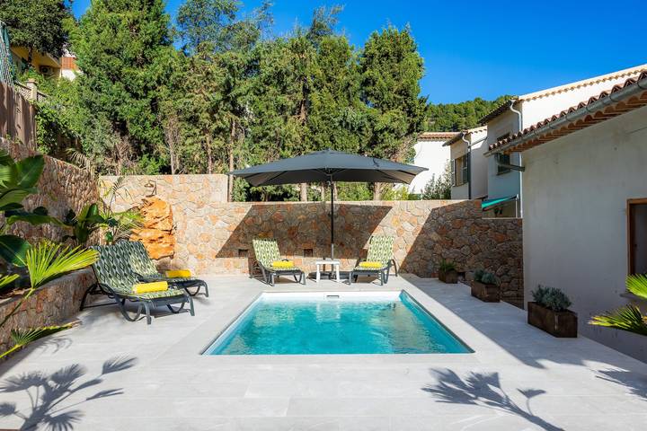 Apartamento inteiro, Apartamento 'Villa Puerto' com vista para a montanha, piscina e Wi-Fi in Port de Sóller, Sóller