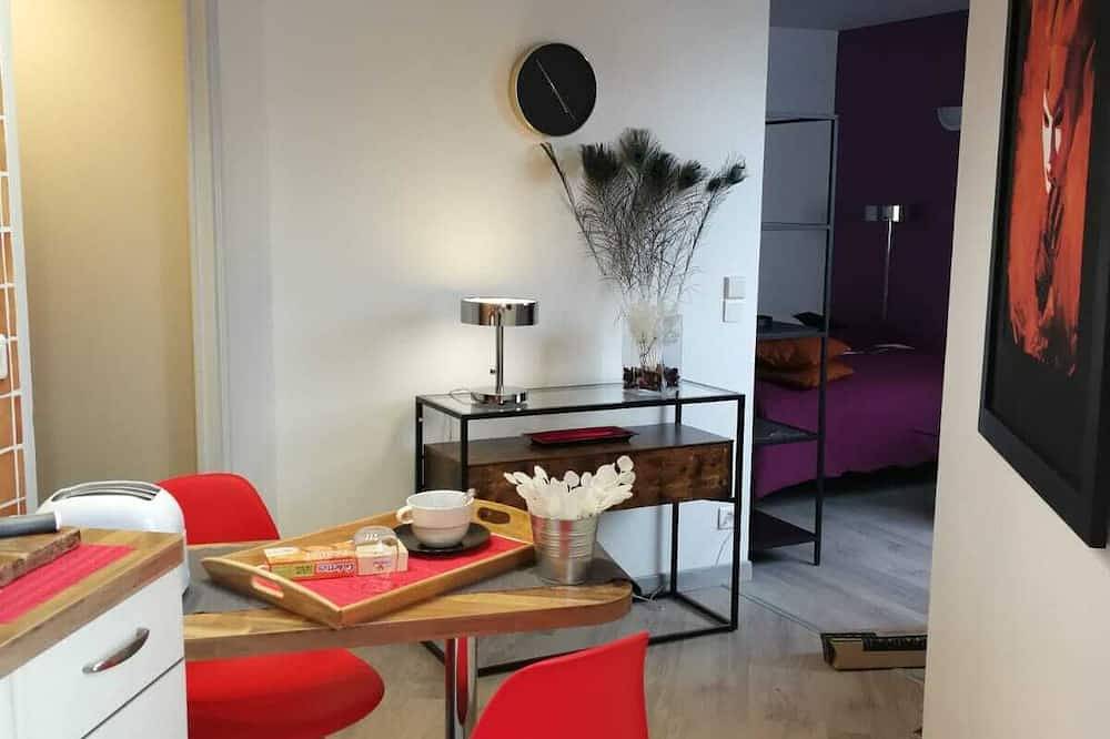 Appartement entier, Pretty Studio 20 mins from Geneva in Annemasse, Région de Saint-Julien-en-Genevois