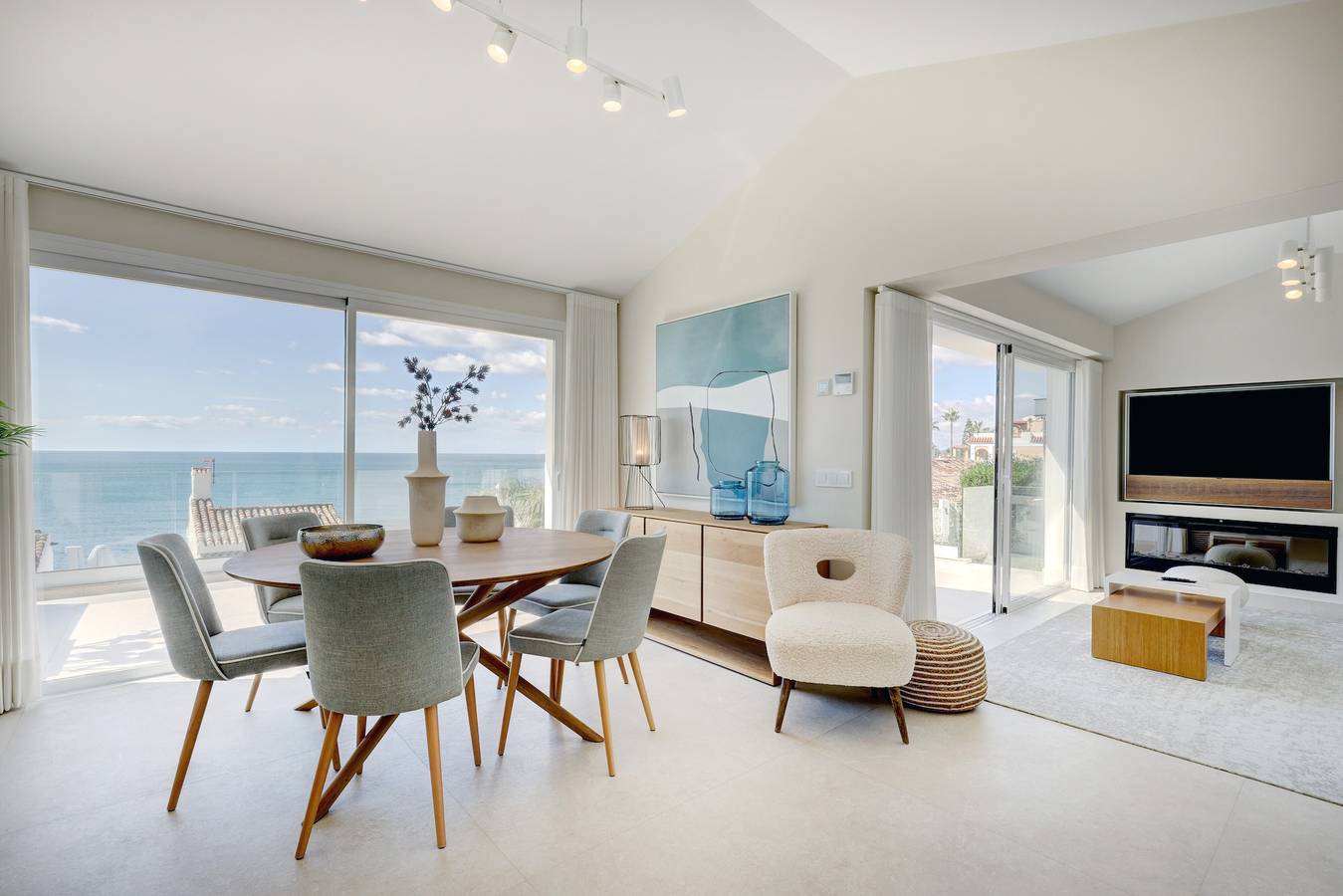 Villa Endless Summer – Exclusive Sea View Retreat with private pool and saunajust 80m from the Beach in La Gaspara, Estepona