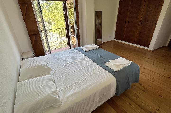 Amazing view to the Castle! Beautiful renewed country house. 5m walk to village. in Santiago Maior, Parque Natural da Serra de São Mamede