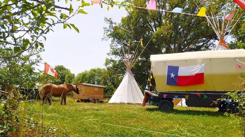Chambre d’hôte pour 4 personnes, avec jardin et vue, animaux acceptés à Saint-Martial-sur-Isop
