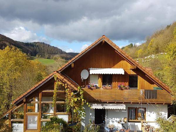 Ganze Ferienwohnung, Ferienwohnung für 5 Personen mit Terrasse in Bad Ditzenbach, Landkreis Göppingen