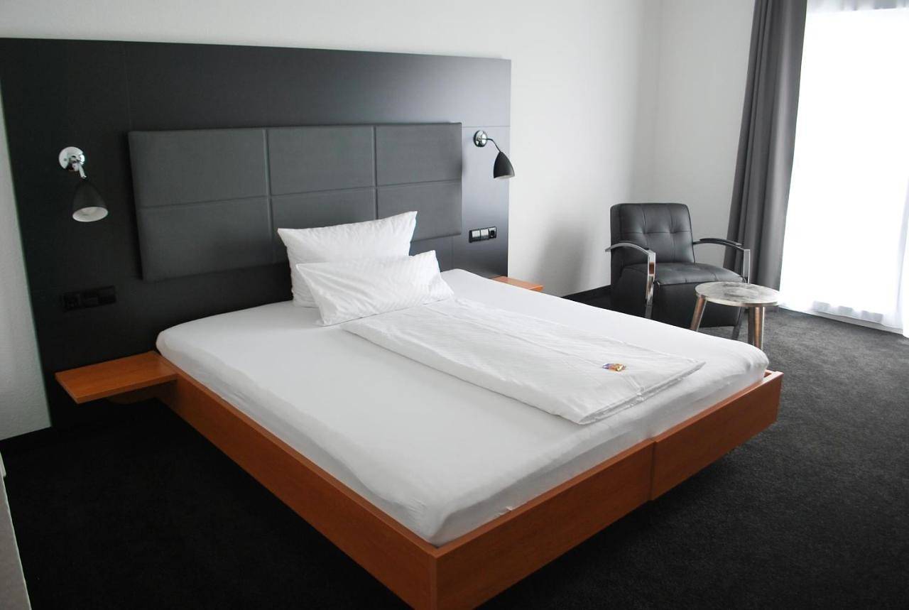 Large Double Room in Kandel, Rheinebene