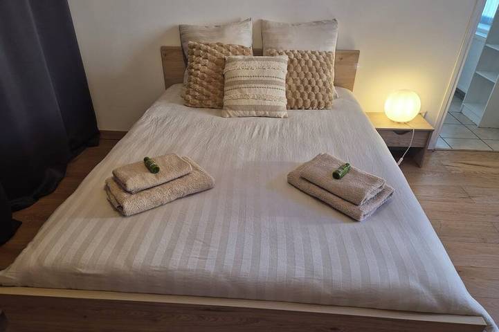 Apartamento entero, Ground-floor apartment with parking, Wi-Fi, and plenty of natural light in Saint-Gaudens, Alto Garona