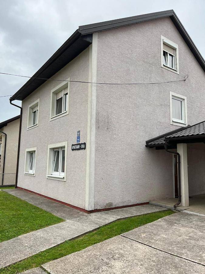 Ganze Wohnung, Two-Bedroom Apartment in Gospitsch, Lika-Senj