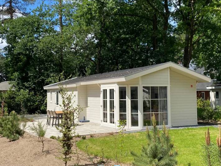 Chalet voor 6 personen, with zwembad and terras as well as tuin, met huisdier in Otterlo
