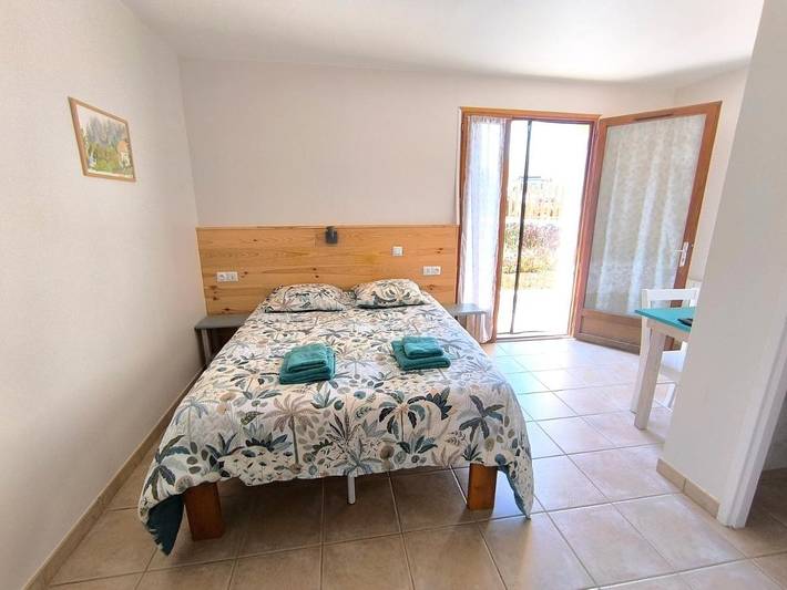 Location de vacances pour 29 personnes, avec vue ainsi que piscine et jardin à Blars - 4