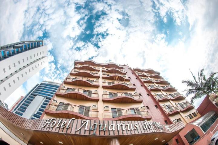 Pousadas para 2 pessoas, com vista e balcão e ainda sauna em São José dos Campos