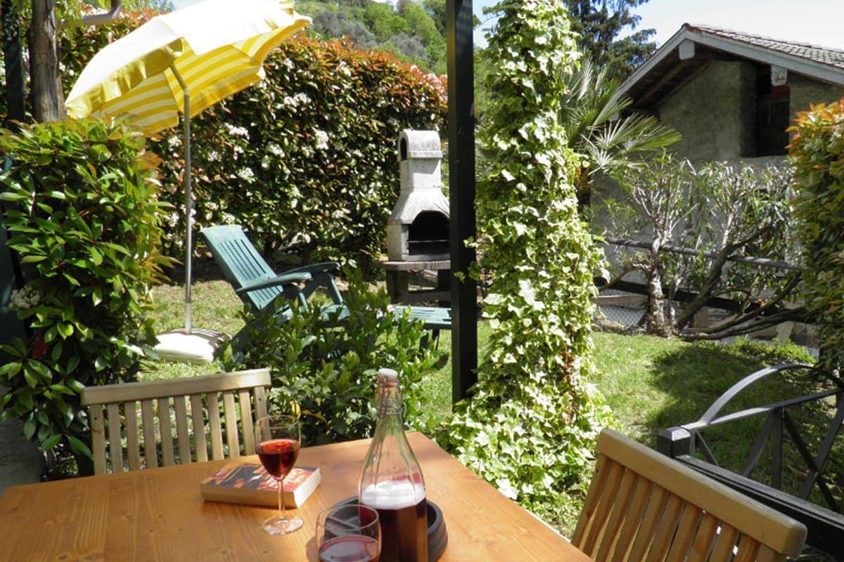 Apartamento vacacional entero, Holiday flat "Trebbiano" with covered seating area in San Carlo (Como), Gravedona ed Uniti