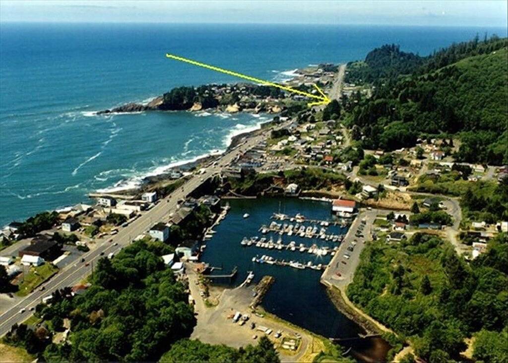 Ganze Wohnung, Whale of a View, keine zusätzlichen Gebühren, Stadtzentrum, überdachte Terrasse, Kamin, Wifi, Pc. in Depoe Bay, Lincoln County (OR)