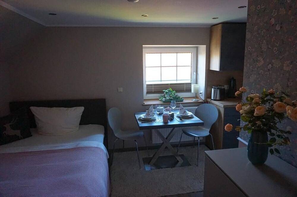 Ganze Wohnung, Tolle Ferienwohnung Burghaus 3 für bis zu 2 Personen in Grimersum, Krummhörn