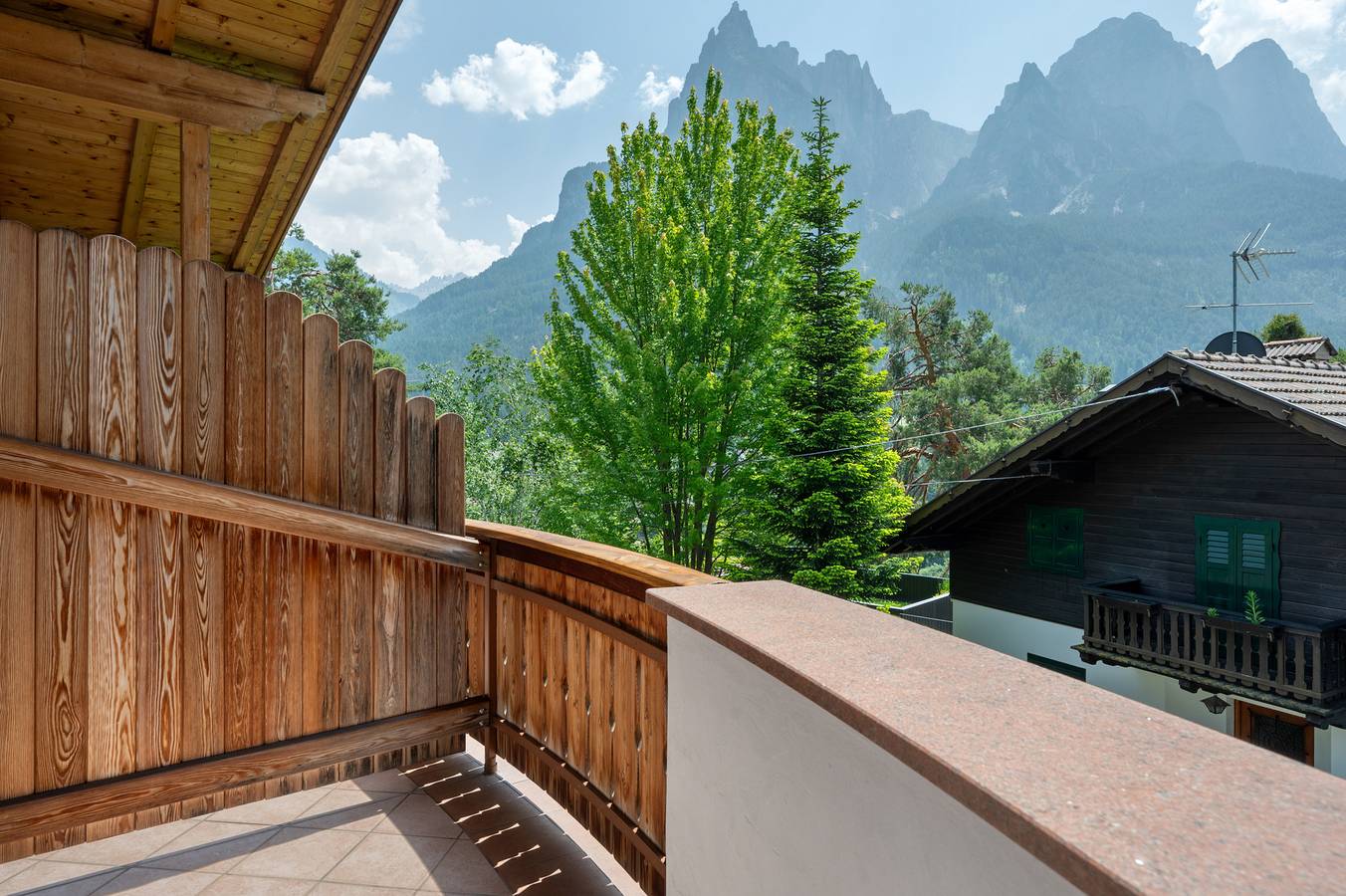 Ganze Wohnung, Ferienwohnung 'Villa Nussbaumer B' mit Bergblick, privater Terrasse und Wi-Fi in Seis am Schlern, Kastelruth